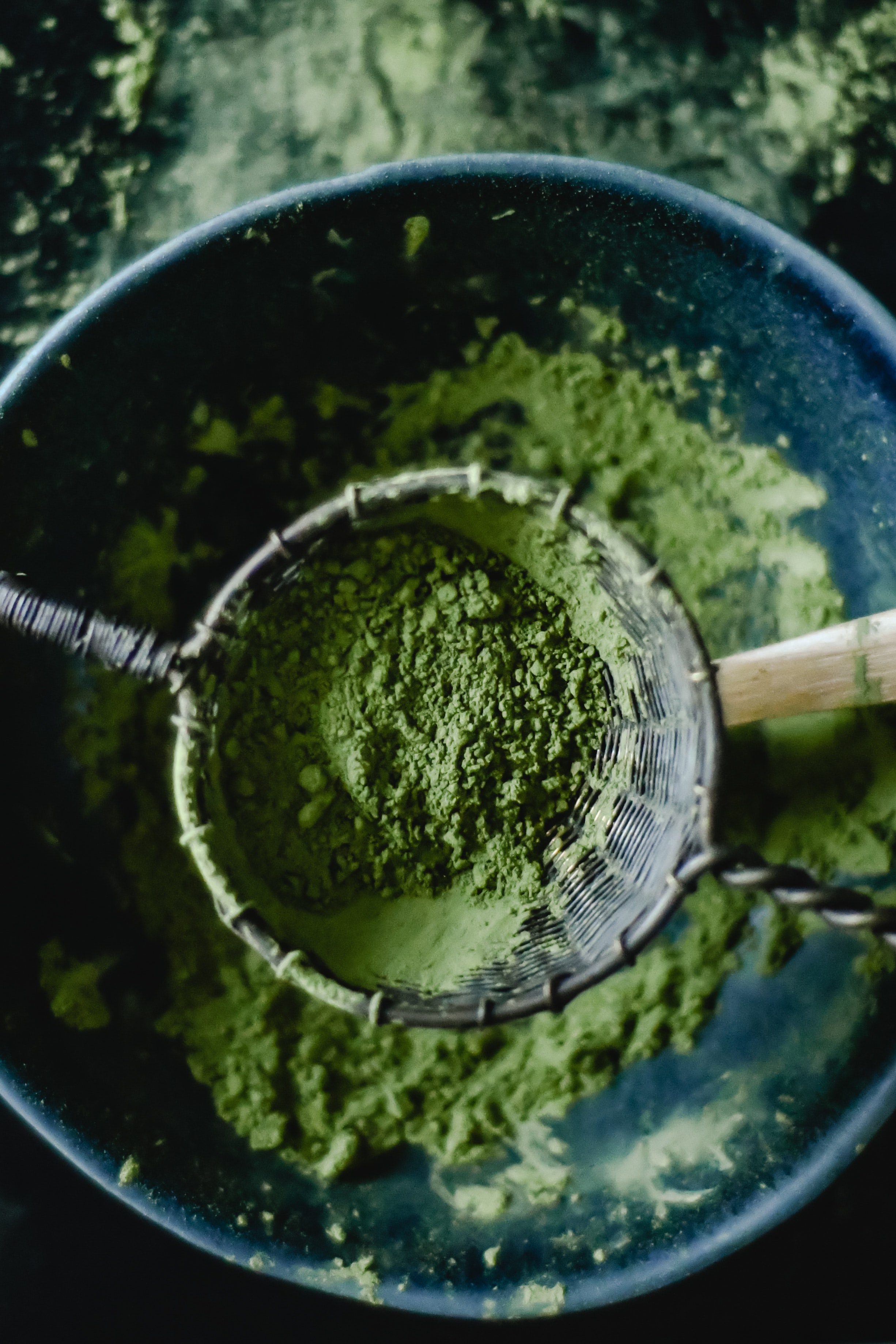 matcha powder, green tea, chlorophyll, sifter